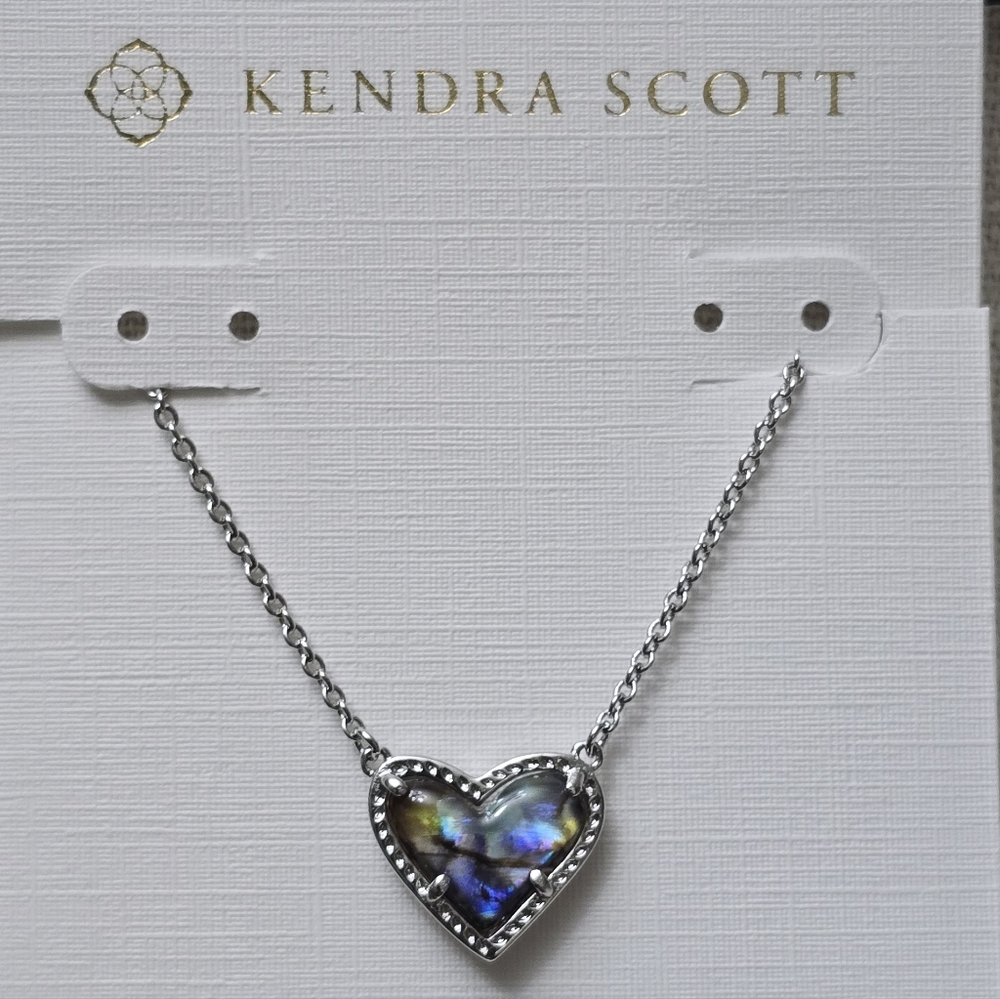 Kendra Scott Ari Heart Short Pendant Necklace